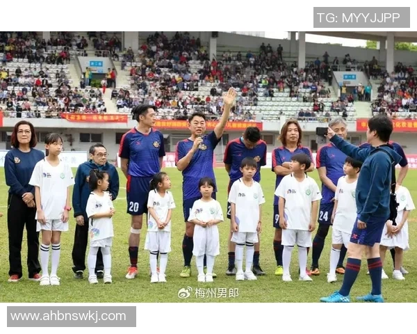 足球明星亲自掌勺的餐厅揭秘美食与足球的完美结合