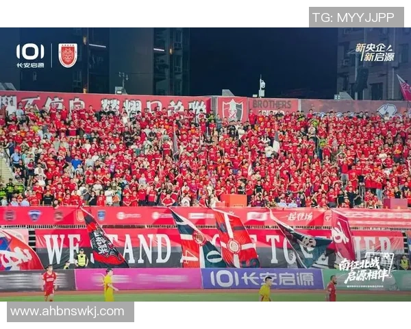 重庆足球队在足球团队协作排行榜中荣登第四名展现出强大团队精神与默契配合